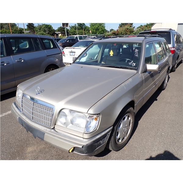 1995 Mercedes-Benz E320