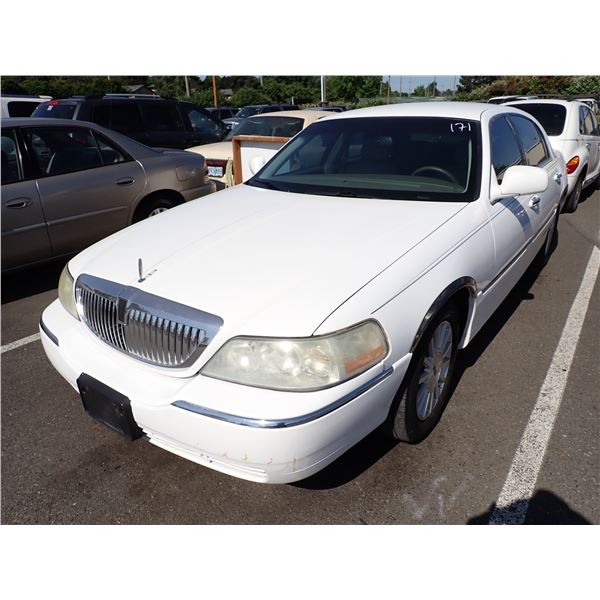 2003 Lincoln Town Car