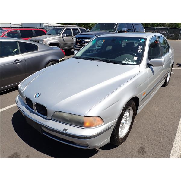 2000 BMW 528i