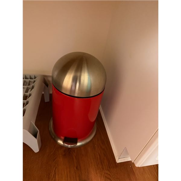 Garbage can