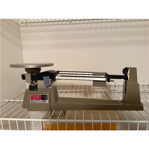 Triple balance beam scale model 700