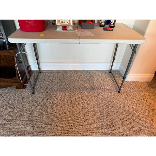Folding height adjustable table