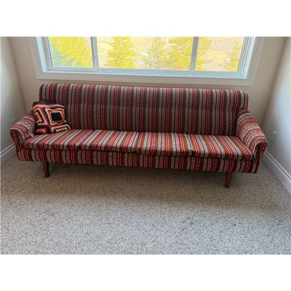 Vintage couch   8 feet long