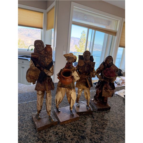 Papier-mâché figures