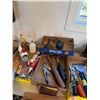 Image 1 : Glues, hammers, hand, tools, greaser
