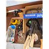 Image 3 : Miscellaneous garage items and knives