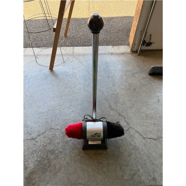 Shoe polisher