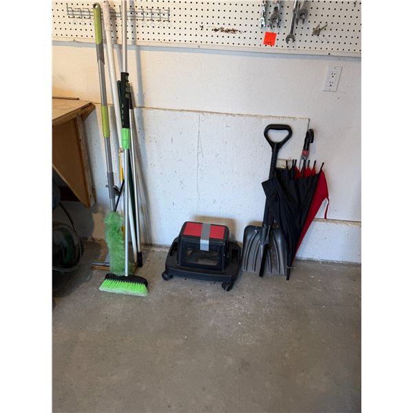 Cleaning brushes, rolling Stool umbrella and shovel