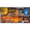 Image 3 : LARGE LOT OF ASSORTED COOKIES AND TEA
