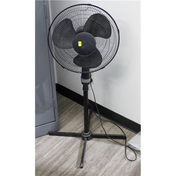 OSCILLATING FLOOR FAN