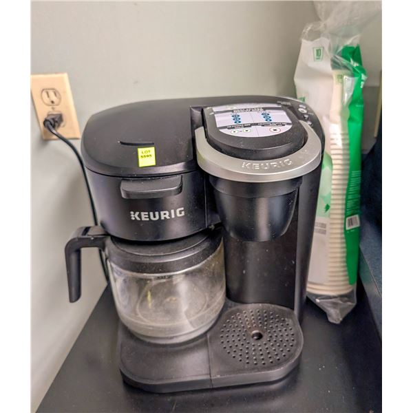 KEURIG COFFEE MAKER WITH CARAFE