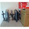 Image 2 : SHIPPING DESK WITH CONTENTS INCLUDES WATER