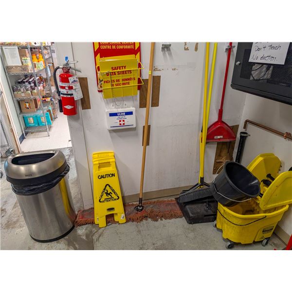 LOT OF CLEANING SUPPLIES INCLUDES GARBAGE