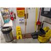 Image 1 : LOT OF CLEANING SUPPLIES INCLUDES GARBAGE