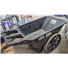 Image 1 : RUBBERMAID BIG WORK CART 25M CUBED