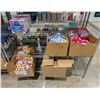 Image 3 : LARGE LOT OF GRANOLA BARS AND CANDIES INCLUDES