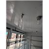 Image 4 : NORBEC WALK-IN COOLER WITH 5 DISPLAY DOORS