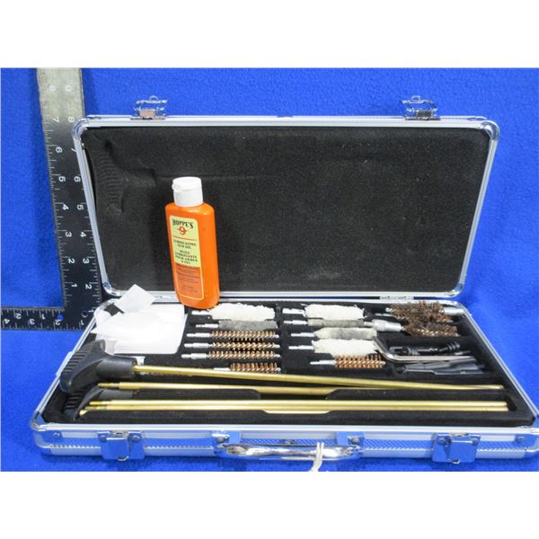 Hoppe's 9 Deluxe Gun Cleaning Kit - Hoppe's 9 Gun Oil Included