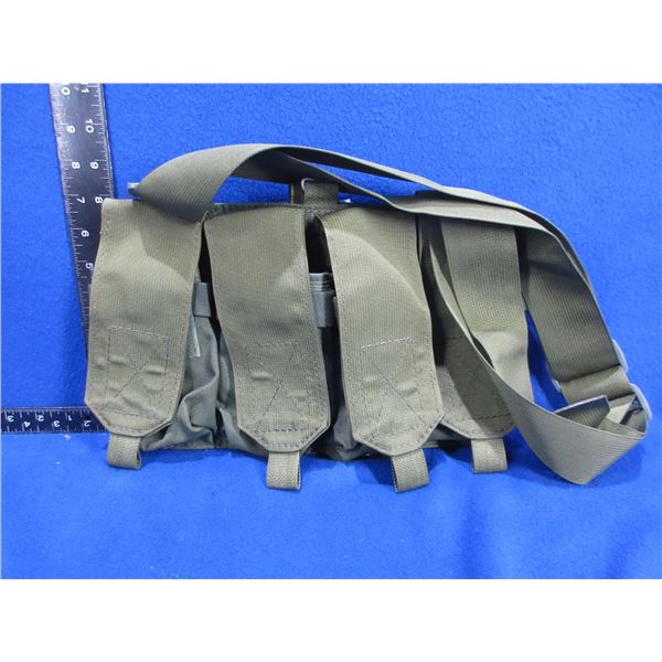 Tactical Molle 4 Magazine Pouch - Appears New