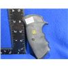 Image 1 : Pachmayr Gripper S&W K Frame Square Butt