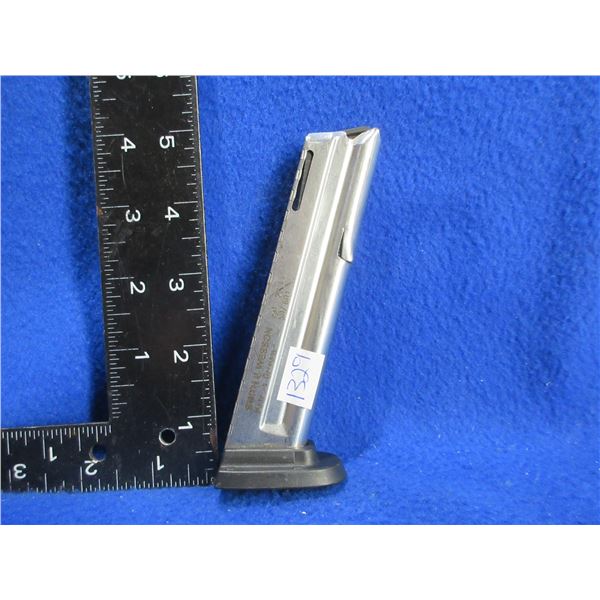 22 LR Smith & Wesson M&P 10 Round Magazine - PAL Required