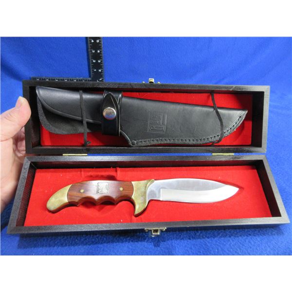 G96 Brand Model 3020 Fixed Blade Knife with Leather Sheath - 4 1/2" Blade