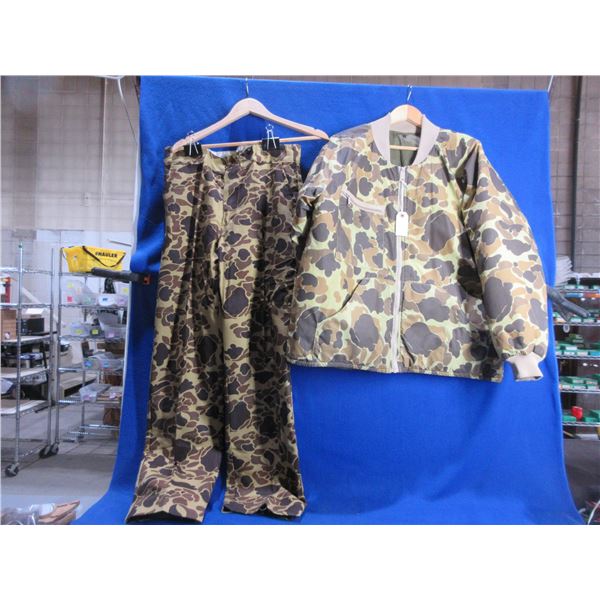 Camo Jacket & Pants - Appear to be Size Medium - Pants are marked Black Sheep, no other marking on p
