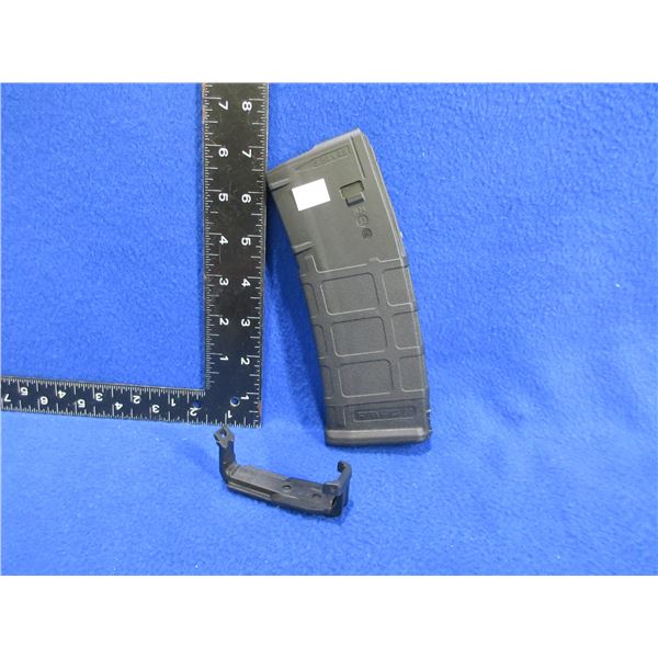 5.56X45 AR/M4 PMAG30 Gen M2 30 Round Magazine with Dust Cover - Pinned to 5