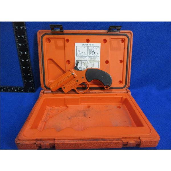 12 Gauge Orion Signal Flare Launcher with Case