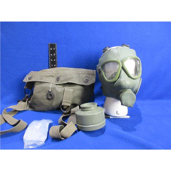 Yugoslavian M1 Gas Mask Kit