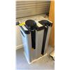Image 1 : WRAPPED UMBRELLA PORTABLE FULL-SIZE & HALF-SIZE UMBRELLA BAGGING MACHINE