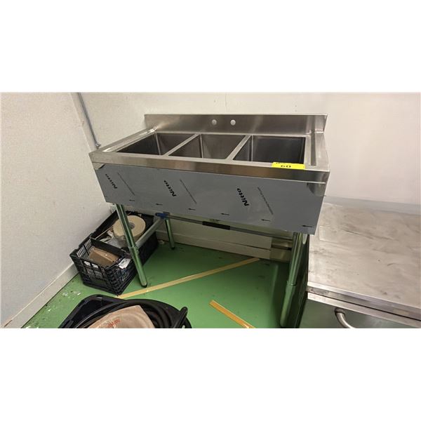 3-BAY STAINLESS STEEL WASH STATION