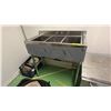 Image 1 : 3-BAY STAINLESS STEEL WASH STATION