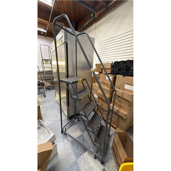 BALLYMORE 5' PORTABLE WAREHOUSE STAIRCASE