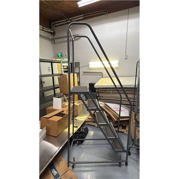 BALLYMORE 5' PORTABLE WAREHOUSE STAIRCASE