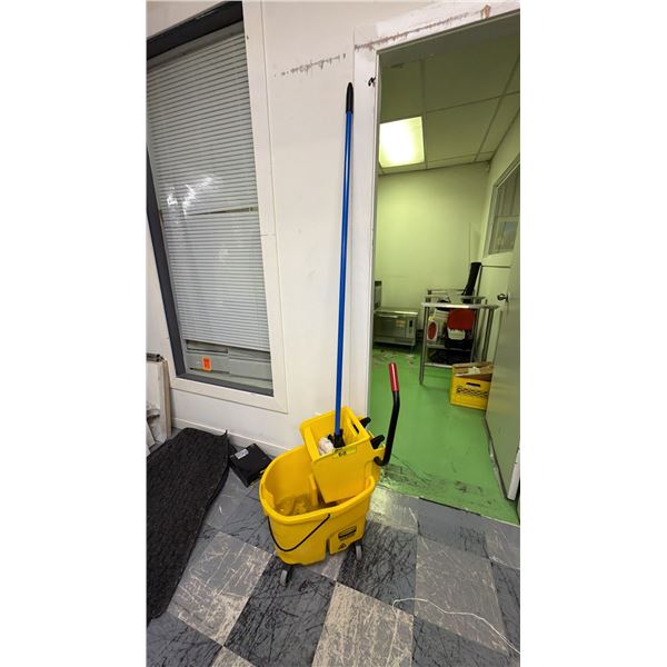 MOP & MOP BUCKET