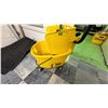 Image 2 : MOP & MOP BUCKET