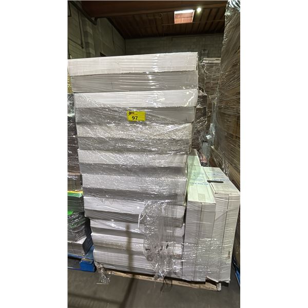 PALLET OF 21 BOXES OF SAYE RECTANGLE 38OZ WITH HOLE CONTAINERS WITH LIDS - 210 PER BOX = APPROX