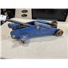 Image 5 : TROLLEY JACK WITH HANDLE AND 2 PAIR OF JACK STANDS
