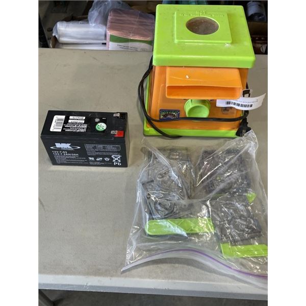 CREEPY CRAWLERS TOY WITH BUG MOLDS AND 12 VOLT BATTERY