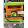 Image 2 : CREEPY CRAWLERS TOY WITH BUG MOLDS AND 12 VOLT BATTERY