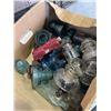 Image 3 : BOX OF VINTAGE GLASS INSULATORS