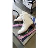 Image 2 : 3 PAIRS OF FIGURE SKATES