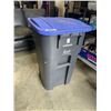 Image 1 : HOUSEHOLD GARBAGE CAN W/ LID