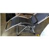 Image 2 : ZERO GRAVITY PATIO LOUNGER