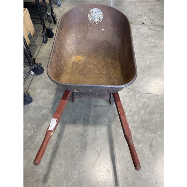 YARDWORKLS WHEELBARROW