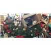 Image 1 : LARGE CHRISTMAS WREATH AND DECOR