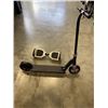 Image 1 : 1 ELECTRIC SCOOTER AND 1 SEGWAY FOR PARTS