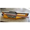 Image 3 : LARGE METAL TILE SAW, WORKING
