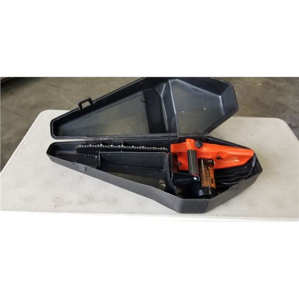 REMINGTON 9AMP ELECTRIC CHAINSAW IN CARRY CASE, GOOD CONDITION, TESTED WORKING